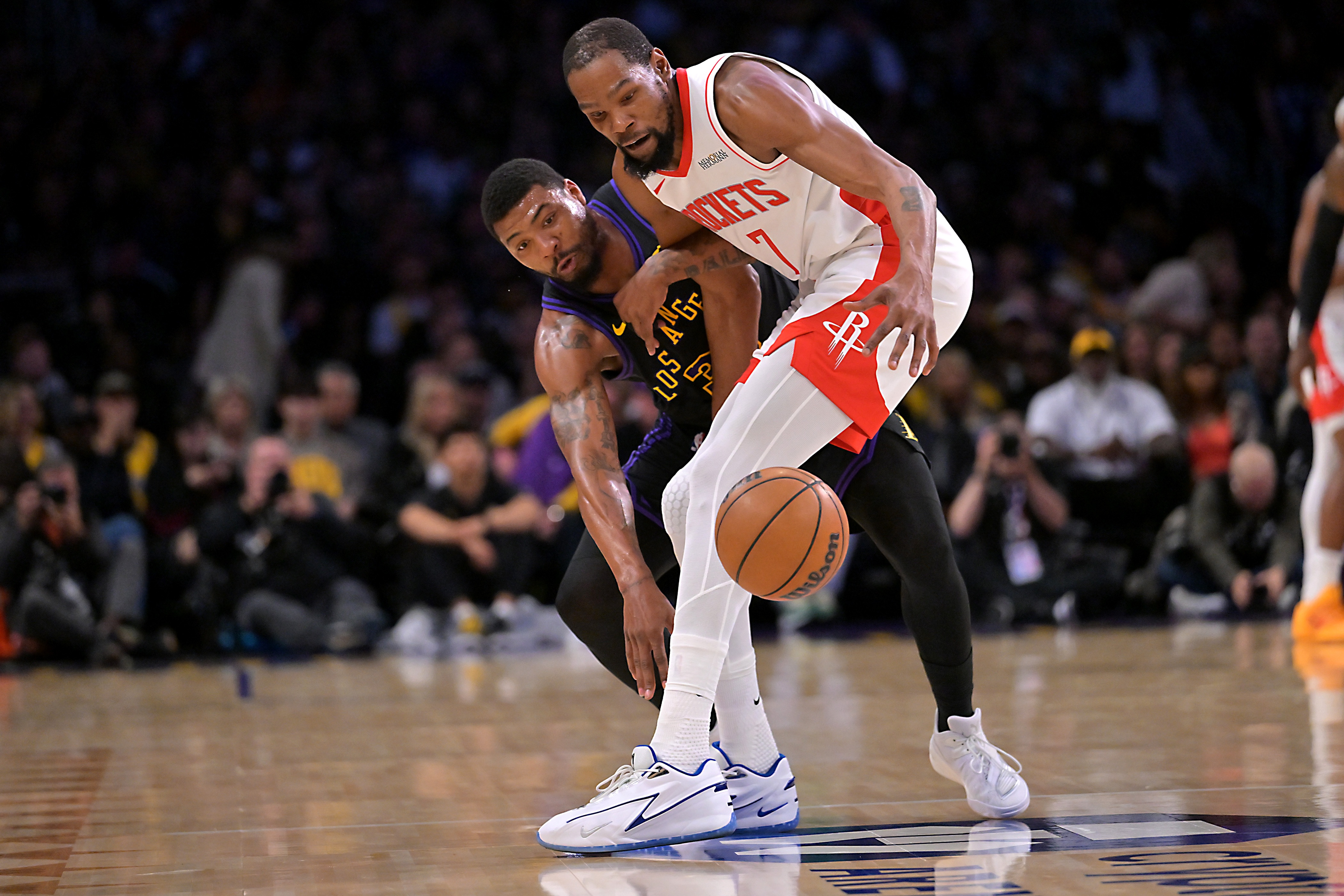 斯通:斯玛特天生火箭人,能从中锋防到一号位