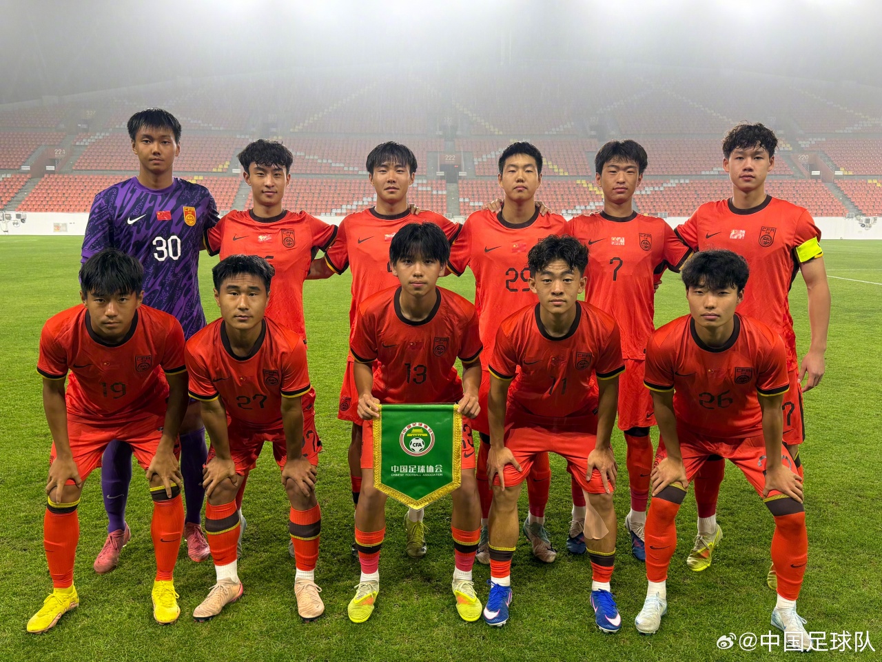 U17国足肇庆2-0塔吉克斯坦,邝兆镭凌空斩谢晋锁胜 U17国足肇庆2-0塔吉克斯坦,邝兆镭凌空斩谢晋锁胜
