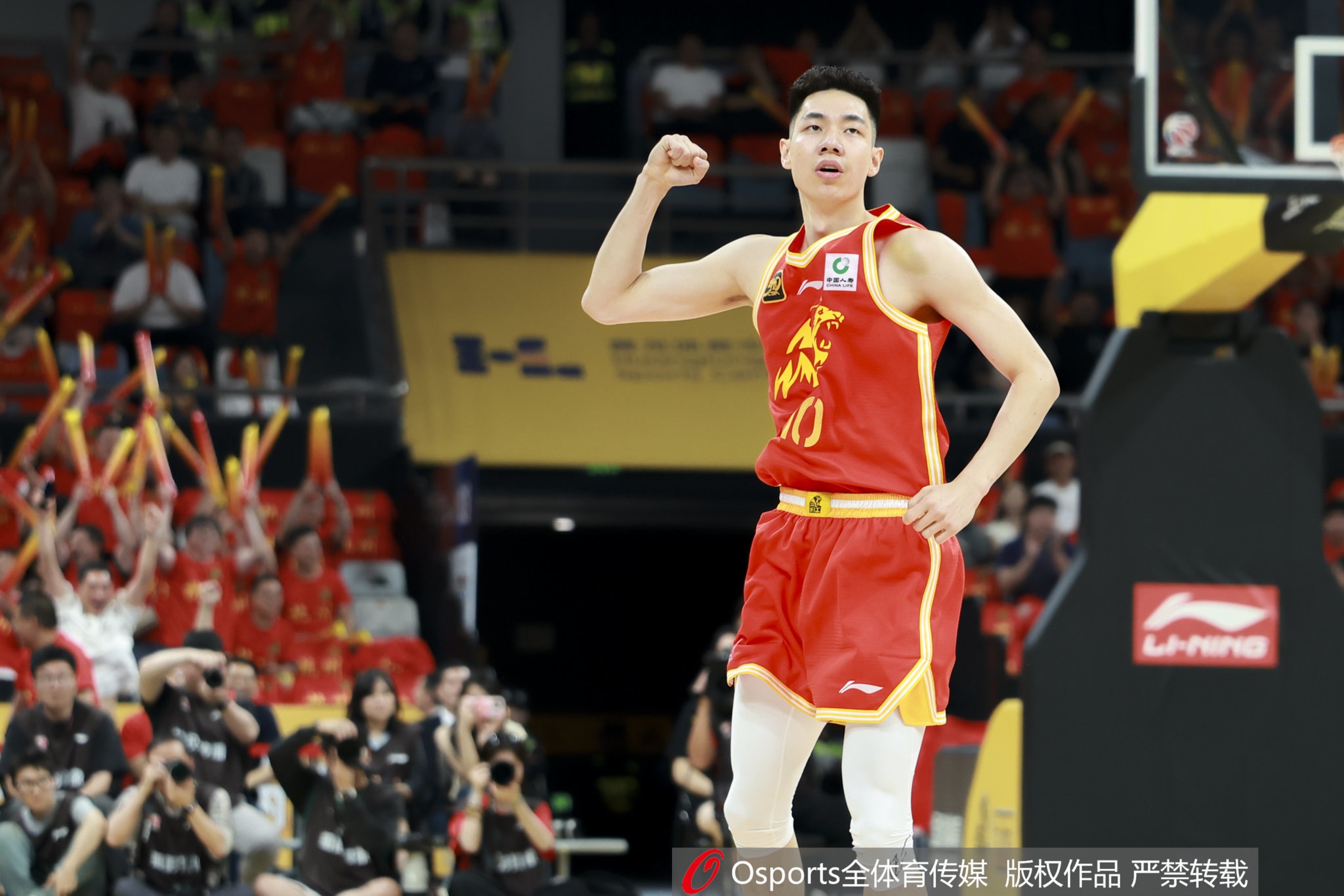 广厦续约朱俊龙 七载老臣锁定锋线核心 广厦续约朱俊龙 七载老臣锁定锋线核心