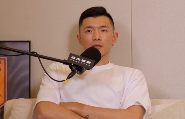 陈林坚回忆童年：种地偷瓜常挨揍 父亲开货车母亲做裁缝
