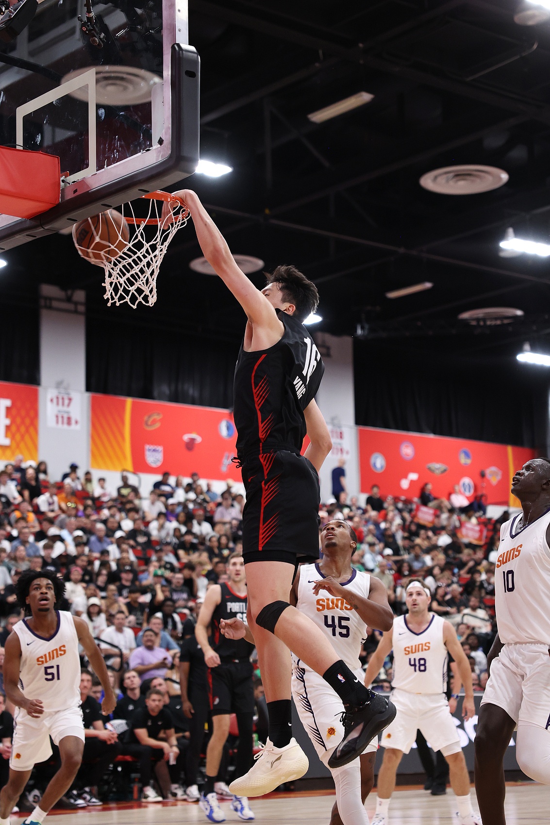 杨瀚森夏季联赛报告:体型接近NBA级别 三分出手提速明显 杨瀚森夏季联赛报告:体型接近NBA级别 三分出手提速明显