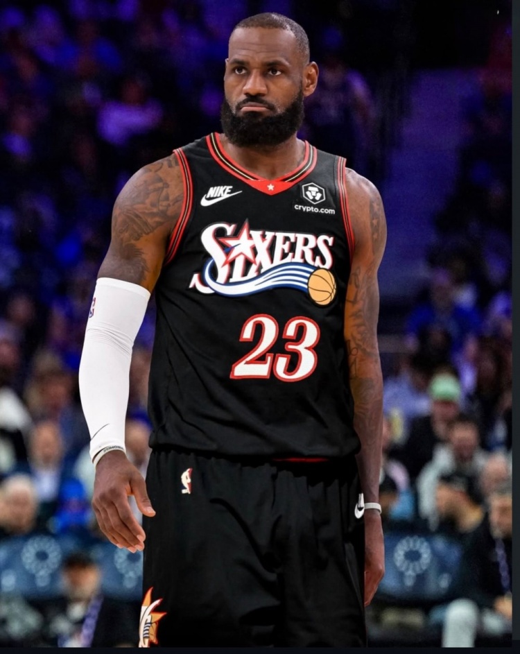 詹姆斯2年800万底薪入76人 ESPN评分A+:年薪仅390万性价比联盟第一 詹姆斯2年800万底薪入76人 ESPN评分A+:年薪仅390万性价比联盟第一