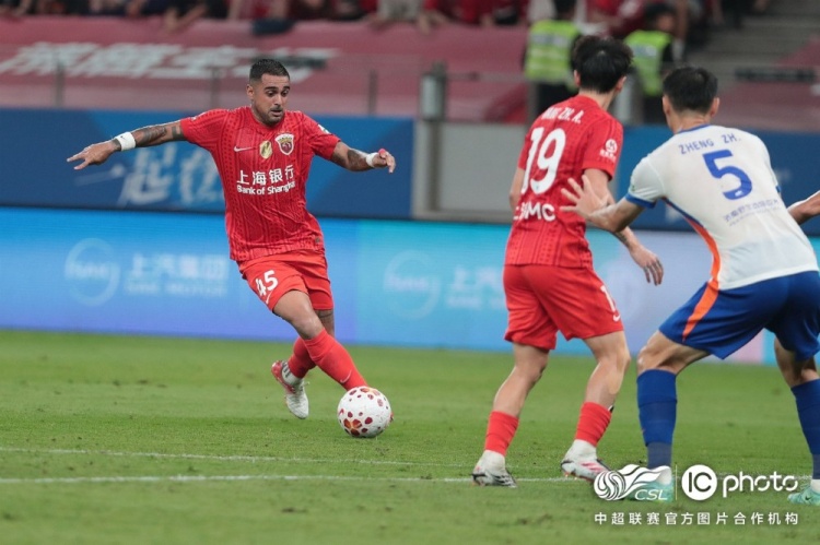 海港三球被吹 主场0-1不敌山东泰山
