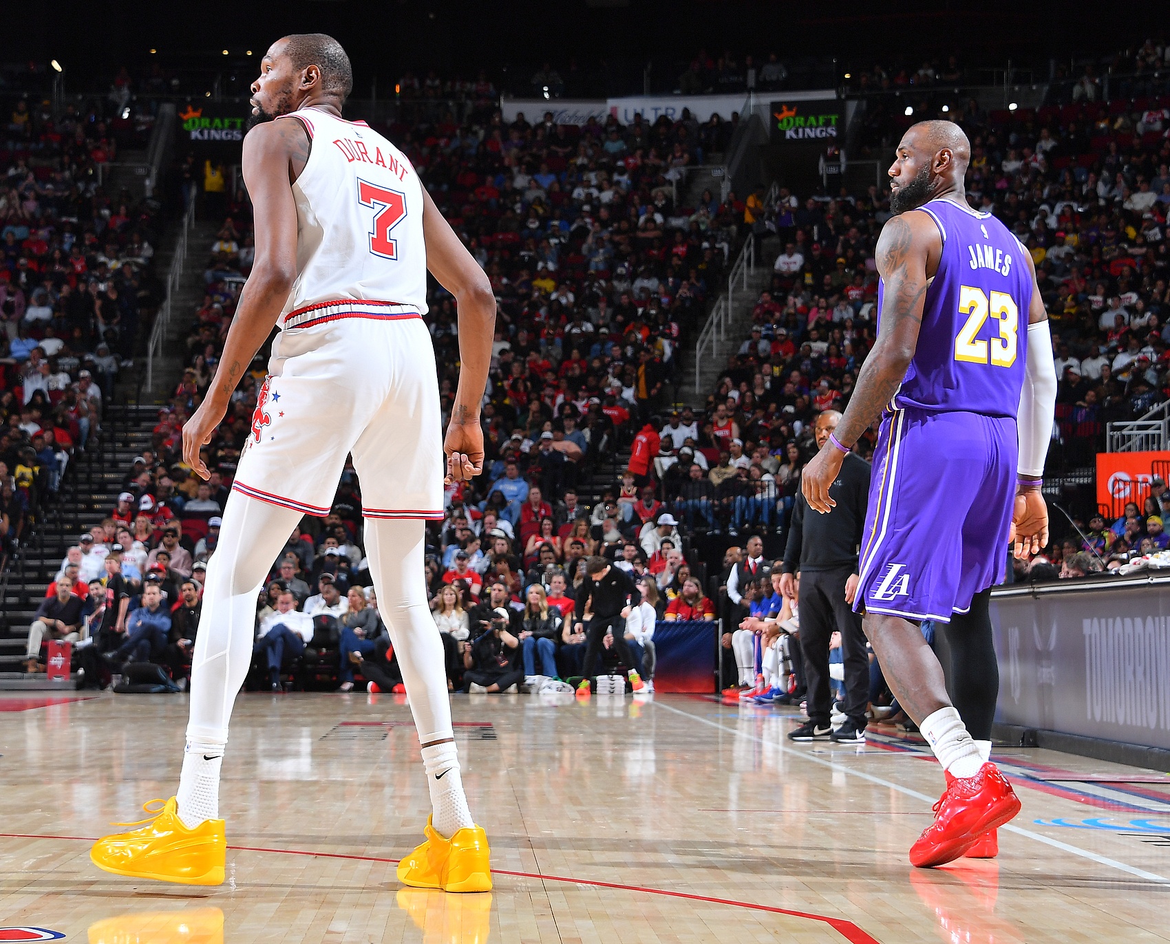 KD谈詹姆斯加盟76人:我事先完全不知情,他保密太严 KD谈詹姆斯加盟76人:我事先完全不知情,他保密太严