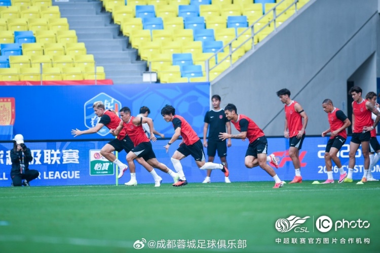 阿洛伊西:进攻端数据不错,定位球攻防是重点打磨环节 阿洛伊西:进攻端数据不错,定位球攻防是重点打磨环节