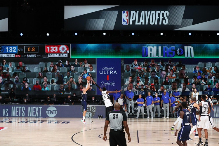 6年前的今天：东契奇园区季后赛压哨绝杀快船 全场狂砍43+17+13