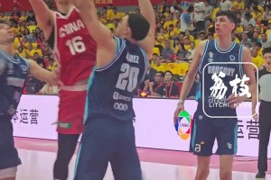 [逆天大帽！]国家队的焦泊乔 进攻防守一肩挑 半场6分7板