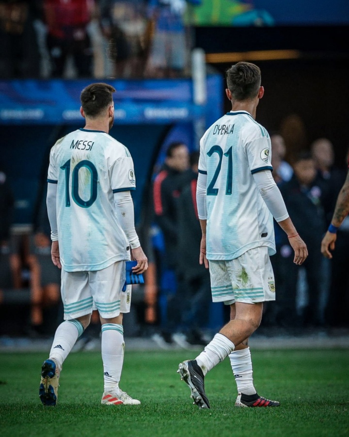 迪巴拉致敬梅西:从小就把你当榜样 能陪你走完这段征程倍感荣幸 迪巴拉致敬梅西:从小就把你当榜样 能陪你走完这段征程倍感荣幸