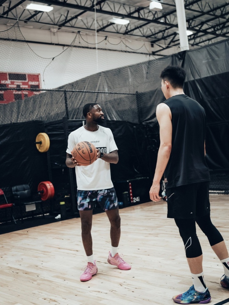 厉兵秣马!训练师晒近期训练照 詹姆斯 马克西 布朗 段昂君等亮相 厉兵秣马!训练师晒近期训练照 詹姆斯 马克西 布朗 段昂君等亮相