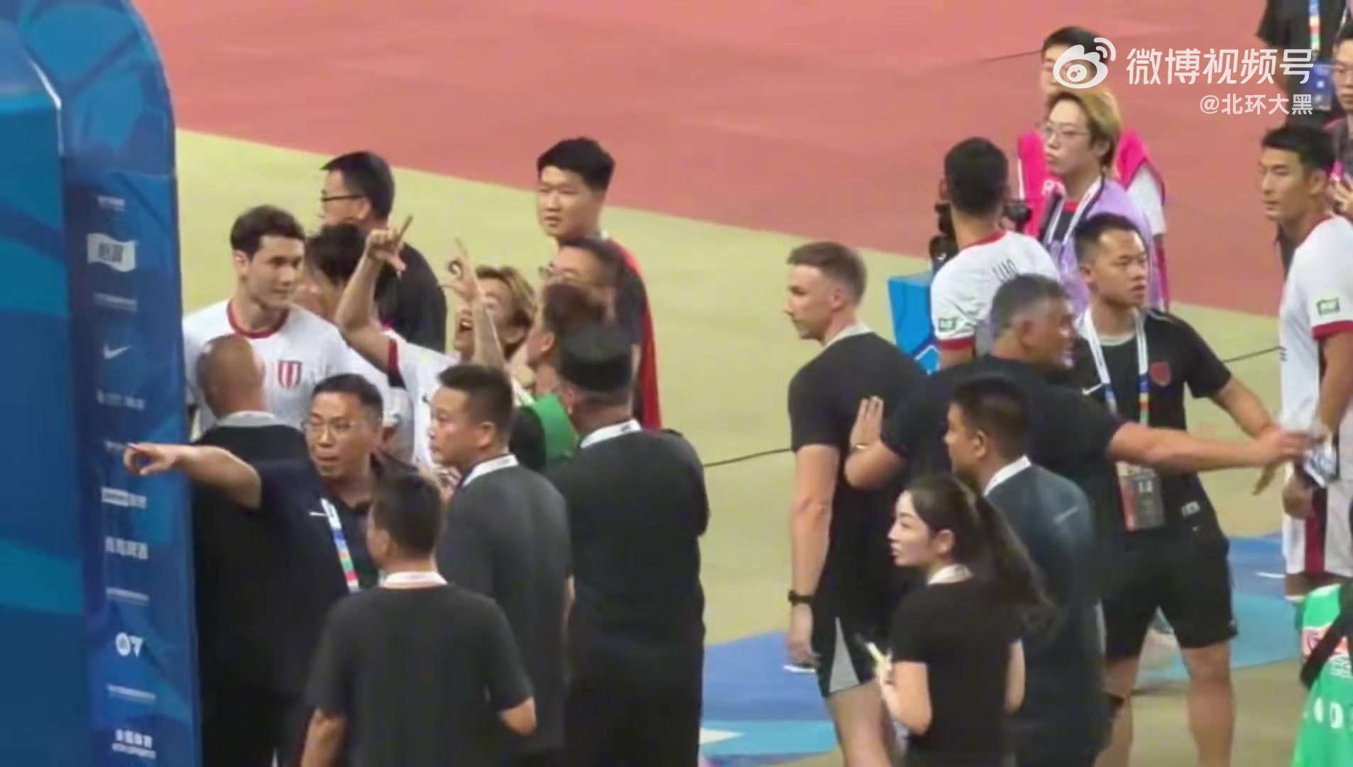 观察者网：韦世豪有没有说“偷井盖”，需等待官方介入调查厘清